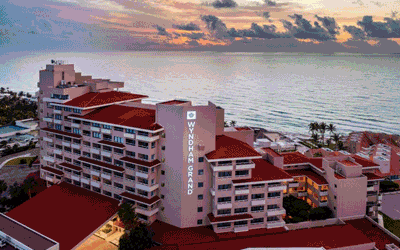 Niagara Falls and Cancun Beach Escape Niagara Falls and Cancun Beach Escape