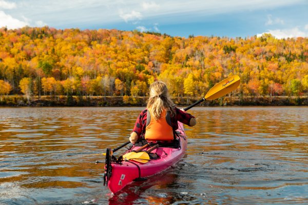 Kayaking_in_North_River.jpg