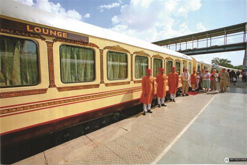 Palace On Wheels Outer_view2 (Custom).jpg