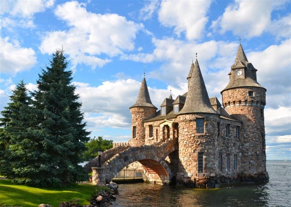 Canadian Contrasts Thousandislands_BoldtCastle_web.jpg