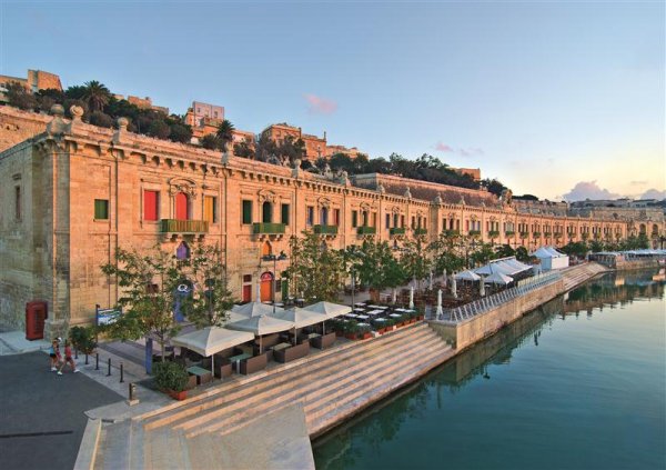 Malta Valletta Waterfront (2) (Medium).jpg