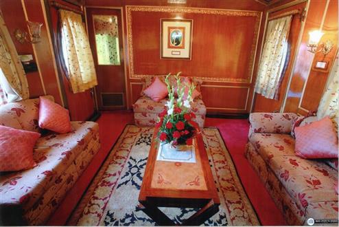 Palace On Wheels image004 (Custom).jpg