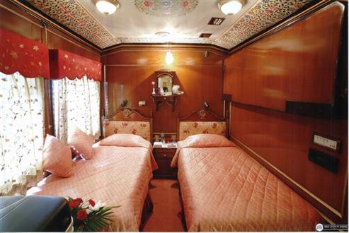 Palace On Wheels image006 (Custom).jpg