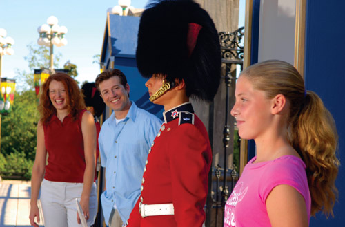 Ottawa ottawa-tourism-family-guard.jpg