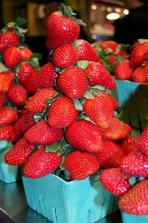 strawberries_granville_island_market (Small).jpg