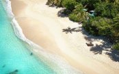 Endless-Horizons-Azure-Waters-The-Ultimate-Sun-Drenched-Island-Odyssey_pk35323_1.jpg